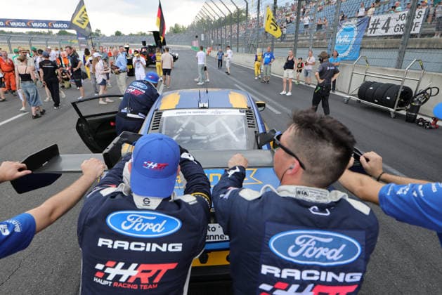 Arjun Maini (IND HRT Ford Racing, 36), Ford Mustang GT3 Evo is pushed into the starting position by the mechnists, DTM (German Touring Car Championship) - Round 3 - Race 1, DEKRA Lausitzring on 20.06.2026. Brandenburg Deutschland Copyright: xx