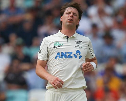 LONDON, ENGLAND - JUNE 20: Matt Henry of New Zealand frustrated after the ball is edged behind and lands short of wicket keeper Tom Blundell during day 4 of the 2nd Rothesay Test Match between England and New Zealand at The Kia Oval on June 20, 2026 in London, England.  Copyright: xJayxPatel SPPx Sportspressphoto_SPR171476