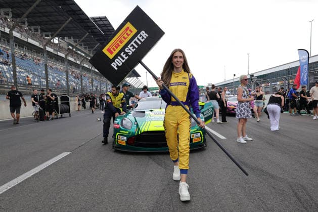Nicki Thiim (DK Comtoyou Racing, 7), Aston Martin Vantage GT3 is pushed into the starting position by the mechnists, DTM (German Touring Car Championship) - Round 3 - Race 1, DEKRA Lausitzring on 20.06.2026. Brandenburg Deutschland Copyright: xx