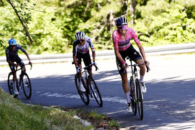 The pink jersey Italy s Lorenzo Mark Finn of Red Bull - Bora - Hansgrohe Rookies during Stage 7 of the Giro Next Gen 2026, from Sulmona to Piana delle Mele (Guardiagrele), Italy, Saturday, June 20, 2026.  Copyright: xFabioxFerrari LaPressex