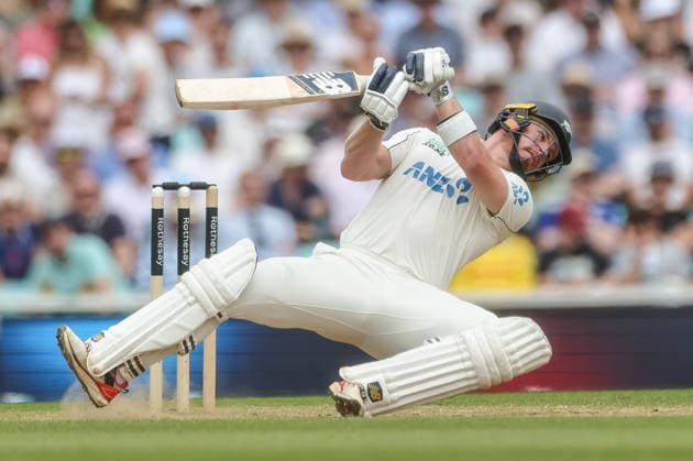 England v New Zealand - 2nd Rothesay Test Match: Day Four Glenn Phillips of New Zealand slips as he ducks a bouncer from Jofra Archer of England during the 2nd Rothesay Test Match Day 4 between England and New Zealand at The Kia Oval in London, United Kingdom, on June 20, 2026. London London United Kingdom  Copyright: xNewsxImagesx originalFilename:cosgrove-2ndrothe260620_npENj.jpg