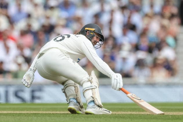 England v New Zealand - 2nd Rothesay Test Match: Day Four Tom Blundell of New Zealand reaches for the crease during the second Rothesay Test Match Day 4 between England and New Zealand at The Kia Oval in London, United Kingdom, on June 20, 2026. London London United Kingdom  Copyright: xNewsxImagesx originalFilename:cosgrove-2ndrothe260620_npRgl.jpg