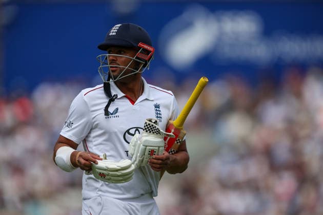 England v New Zealand, International Test Match 2026 WICKET England Opening Batter Emilio Gay (52) Walks off dejected during the International Test Match 2026 match between England and New Zealand at the Oval, London, UK on 20 June 2026. London Oval London UK Editorial use only , Copyright: xChrisxFoxwellx PSI-24390-0189