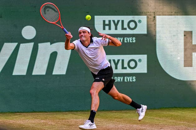 Taylor Fritz (USA) spielt mit der gestreckten Vorhand TERRA WORTMANN Open 2026, Tennis, ATP, Tennis Herren Tennis Herren 500, Turnier, Hauptfeld, Halbfinale, 20.06.2026, TERRA WORTMANN Open 2026, Tennis, ATP, Tennis Herren 500, Turnier, Hauptfeld, Halbfinale, 20.06.2026 Halle *** Taylor Fritz (USA) plays with a stretched forehand TERRA WORTMANN Open 2026, Tennis, ATP, Mens 500, Tournament, Main Draw, Semifinals, June 20, 2026, TERRA WORTMANN Open 2026, Tennis, ATP, Men’s 500, Tournament, Main Draw, Semifinals, June 20, 2026, Indoor,detected_source_language Copyright: xEibner-Pressefoto RobertxGertzenx EP_RGN