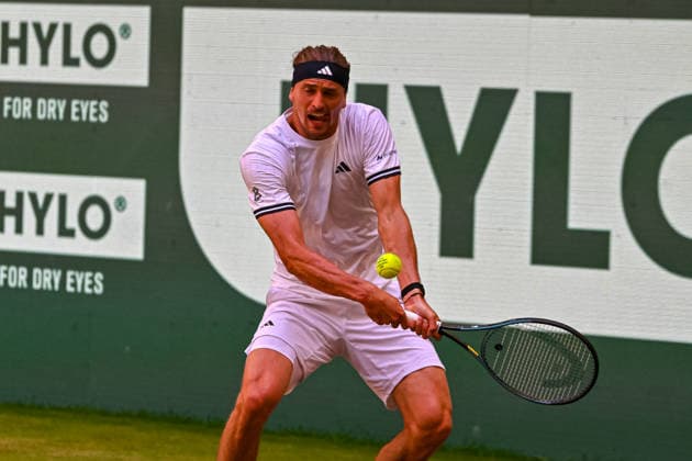 Alexander Zverev (GER) spielt mit der Rueckhand TERRA WORTMANN Open 2026, Tennis, ATP, Tennis Herren Tennis Herren 500, Turnier, Hauptfeld, Halbfinale, 20.06.2026, TERRA WORTMANN Open 2026, Tennis, ATP, Tennis Herren 500, Turnier, Hauptfeld, Halbfinale, 20.06.2026 Halle *** Alexander Zverev (GER) hits a backhand at the TERRA WORTMANN Open 2026, Tennis, ATP, Mens 500, Tournament, Main Draw, Semifinals, June 20, 2026, TERRA WORTMANN Open 2026, Tennis, ATP, Mens 500, Tournament, Main Draw, Semifinals, June 20, 2026, Halle,detected_source_language Copyright: xEibner-Pressefoto RobertxGertzenx EP_RGN