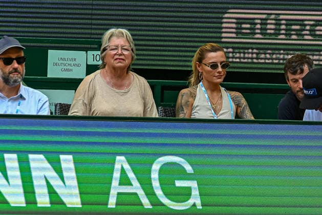 Natalia Zverev (Oma von Alexander Zverev) und Sophie Thomalla in der Box beim Halbfinale von Alexander Zverev (GER) gegen Taylor Fritz (USA) TERRA WORTMANN Open 2026, Tennis, ATP, Tennis Herren Tennis Herren 500, Turnier, Hauptfeld, Halbfinale, 20.06.2026, TERRA WORTMANN Open 2026, Tennis, ATP, Tennis Herren 500, Turnier, Hauptfeld, Halbfinale, 20.06.2026 Halle *** Natalia Zverev, grandmother of Alexander Zverev and Sophie Thomalla, in the box during Alexander Zverevs (GER) semifinal match against Taylor Fritz (USA) at the TERRA WORTMANN Open 2026, Tennis, ATP, Men’s 500, Tournament, Main Draw, Semifinal, June 20, 2026, TERRA WORTMANN Open 2026, Tennis, ATP, Men’s 500, Tournament, Main Draw, Semifinal, June 20, 2026, Indoor,detected_source_language Copyright: xEibner-Pressefoto RobertxGertzenx EP_RGN