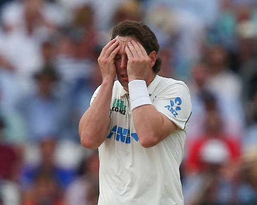 LONDON, ENGLAND - JUNE 20: Matt Henry of New Zealand reacts after Joe Root of England nearly chops the ball on to his stumps during day 4 of the 2nd Rothesay Test Match between England and New Zealand at The Kia Oval on June 20, 2026 in London, England.  Copyright: xJayxPatel SPPx Sportspressphoto_SPR171513
