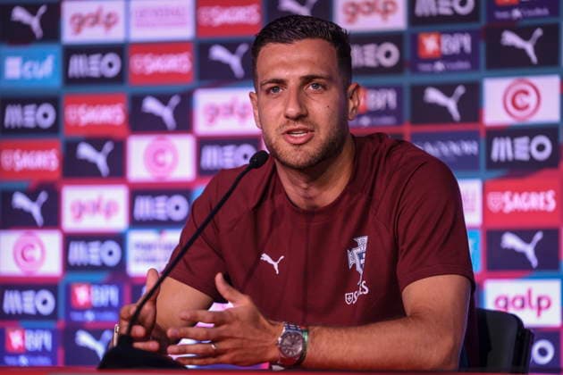 FIFA World Cup, WM, Weltmeisterschaft, Fussball 2026 - Portugal press conference, PK, Pressekonferenz Portugal s national soccer team player Diogo Dalot attends a press conference, in Palm Beach, Florida, USA, 20 June 2026. Palm Beach Florida United States  Copyright: xMIGUELxA.xLOPESx