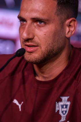 FIFA World Cup, WM, Weltmeisterschaft, Fussball 2026 - Portugal press conference, PK, Pressekonferenz Portugal s national soccer team player Diogo Dalot attends a press conference, in Palm Beach, Florida, USA, 20 June 2026. Palm Beach Florida United States  Copyright: xMIGUELxA.xLOPESx