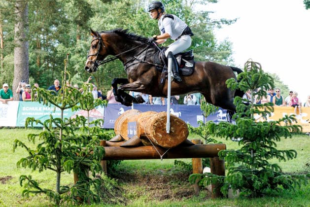 LUHMÜHLEN - Longines Horse Trail 2026, LUHMÜHLEN - Longines Horse Trail 2026 KRAJEWSKI Julia (GER), Uelzener s Nickel CCI4*-S Meßmer Trophy Deutsche Meisterschaft 2026 Gelände Cross Country Luhmühlen, Turniergelände 20. June 2026 - *** LUHMÜHLEN Longines Horse Trail 2026, LUHMÜHLEN Longines Horse Trail 2026 KRAJEWSKI Julia GER, Uelzener s Nickel CCI4 S Meßmer Trophy German Championship 2026 Cross-Country Luhmühlen, Competition Grounds June 20, 2026,detected_source_language