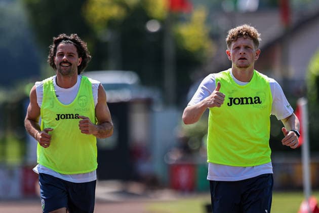 2026.06.20, xkwix, Fußball, Testspiel, SC Spelle-Venhaus - FC Gütersloh, Arena am Stuckenberg, Saison 2026 2027: Paolo Maiella (FC Gütersloh 9) laeuft nach dem Spiel mit Jan-Lukas Liehr (FC Gütersloh 7) DFB regulations prohibit any use of photographs as image sequences and or quasi-video. Photo: xKamilxWilkowskixPressefotoKochx Niedersachsen Deutschland *** June 20, 2026, xkwix, soccer, friendly match, SC Spelle Venhaus vs. FC Gütersloh, Arena am Stuckenberg, 2026–2027 season