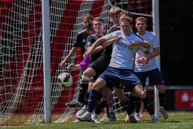2026.06.20, xkwix, Fußball, Testspiel, SC Spelle-Venhaus - FC Gütersloh, Arena am Stuckenberg, Saison 2026 2027: Hannes John (FC Gütersloh 8) bei Ecke im Zweikampf DFB regulations prohibit any use of photographs as image sequences and or quasi-video. Photo: xKamilxWilkowskixPressefotoKochx Niedersachsen Deutschland *** June 20, 2026, xkwix, soccer, exhibition match, SC Spelle Venhaus vs. FC Gütersloh, Arena am Stuckenberg, 2026–2027 season