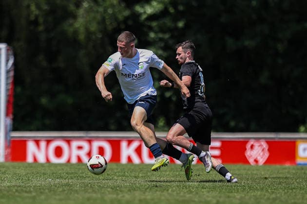 2026.06.20, xkwix, Fußball, Testspiel, SC Spelle-Venhaus - FC Gütersloh, Arena am Stuckenberg, Saison 2026 2027: Justin Lukas (FC Gütersloh 21) im Zweikampf DFB regulations prohibit any use of photographs as image sequences and or quasi-video. Photo: xKamilxWilkowskixPressefotoKochx Niedersachsen Deutschland *** June 20, 2026, xkwix, soccer, friendly match, SC Spelle Venhaus vs. FC Gütersloh, Arena am Stuckenberg, 2026–2027 season