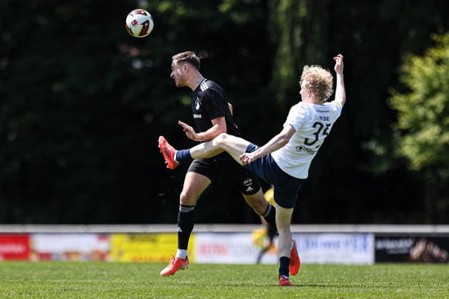 2026.06.20, xkwix, Fußball, Testspiel, SC Spelle-Venhaus - FC Gütersloh, Arena am Stuckenberg, Saison 2026 2027: Zweikampf von Niklas Frese (FC Gütersloh 35) DFB regulations prohibit any use of photographs as image sequences and or quasi-video. Photo: xKamilxWilkowskixPressefotoKochx Niedersachsen Deutschland *** June 20, 2026, xkwix, soccer, exhibition match, SC Spelle Venhaus vs. FC Gütersloh, Arena am Stuckenberg, 2026–2027 season, tackle by Niklas Frese, FC Gütersloh 35. DFB regulations prohibit any use of photographs as image sequences and or quasi-video. Photo