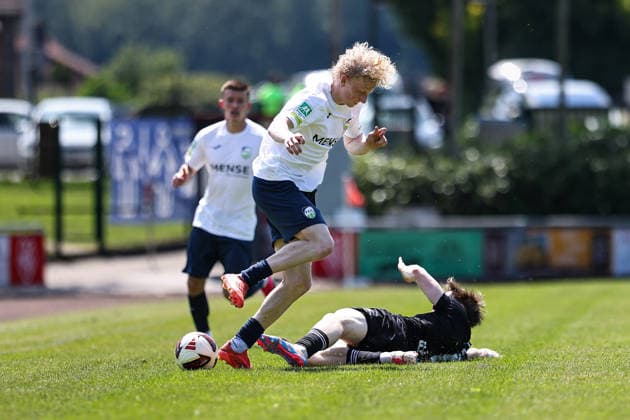 2026.06.20, xkwix, Fußball, Testspiel, SC Spelle-Venhaus - FC Gütersloh, Arena am Stuckenberg, Saison 2026 2027: Zweikampf von Niklas Frese (FC Gütersloh 35) DFB regulations prohibit any use of photographs as image sequences and or quasi-video. Photo: xKamilxWilkowskixPressefotoKochx Niedersachsen Deutschland *** June 20, 2026, xkwix, soccer, exhibition match, SC Spelle Venhaus vs. FC Gütersloh, Arena am Stuckenberg, 2026–2027 season, tackle by Niklas Frese, FC Gütersloh 35. DFB regulations prohibit any use of photographs as image sequences and or quasi-video. Photo