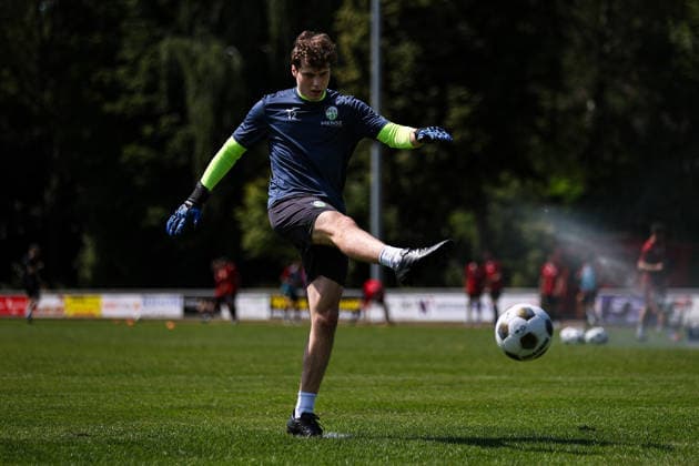 2026.06.20, xkwix, Fußball, Testspiel, SC Spelle-Venhaus - FC Gütersloh, Arena am Stuckenberg, Saison 2026 2027: Ben Harte Makhardt (FC Gütersloh 12) beim Warmmachen DFB regulations prohibit any use of photographs as image sequences and or quasi-video. Photo: xKamilxWilkowskixPressefotoKochx Niedersachsen Deutschland *** June 20, 2026, xkwix, soccer, friendly match, SC Spelle Venhaus vs. FC Gütersloh, Arena am Stuckenberg, 2026–2027 season