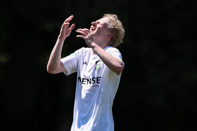 2026.06.20, xkwix, Fußball, Testspiel, SC Spelle-Venhaus - FC Gütersloh, Arena am Stuckenberg, Saison 2026 2027: Ein frustrierter Niklas Frese (FC Gütersloh 35) DFB regulations prohibit any use of photographs as image sequences and or quasi-video. Photo: xKamilxWilkowskixPressefotoKochx Niedersachsen Deutschland *** June 20, 2026, xkwix, soccer, exhibition match, SC Spelle Venhaus vs. FC Gütersloh, Arena am Stuckenberg, 2026–2027 season. A frustrated Niklas Frese. FC Gütersloh 35. DFB regulations prohibit any use of photographs as image sequences and or quasi-video. Photo