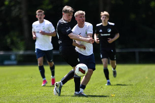 2026.06.20, xkwix, Fußball, Testspiel, SC Spelle-Venhaus - FC Gütersloh, Arena am Stuckenberg, Saison 2026 2027: Felix Golkowski (SC Spelle-Venhaus 6) im Zweikampf gegen Erik Lanfer (FC Gütersloh 28) DFB regulations prohibit any use of photographs as image sequences and or quasi-video. Photo: xKamilxWilkowskixPressefotoKochx Niedersachsen Deutschland *** June 20, 2026, xkwix, soccer, friendly match, SC Spelle Venhaus vs. FC Gütersloh, Arena am Stuckenberg, 2026–2027 season
