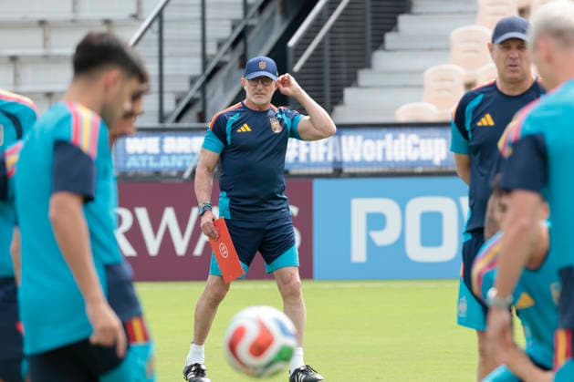Spain s head coach Luis de la Fuente (C) leads a training session in Atlanta, Spain, 20 June 2026. Spain will face Saudi Arabia in their 2026 FIFA World Cup, WM, Weltmeisterschaft, Fussball group H soccer on 21 June. Spain s training session !ACHTUNG: NUR REDAKTIONELLE NUTZUNG!  Copyright: xLavandeiraxJrx GRAF2041 20260620-55020657154_1