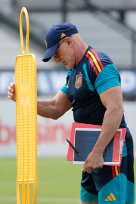 Spain s head coach Luis de la Fuente leads a training session in Atlanta, Spain, 20 June 2026. Spain will face Saudi Arabia in their 2026 FIFA World Cup, WM, Weltmeisterschaft, Fussball group H soccer on 21 June. Spain s training session !ACHTUNG: NUR REDAKTIONELLE NUTZUNG!  Copyright: xLavandeiraxJrx GRAF2080 20260620-55020657232_1
