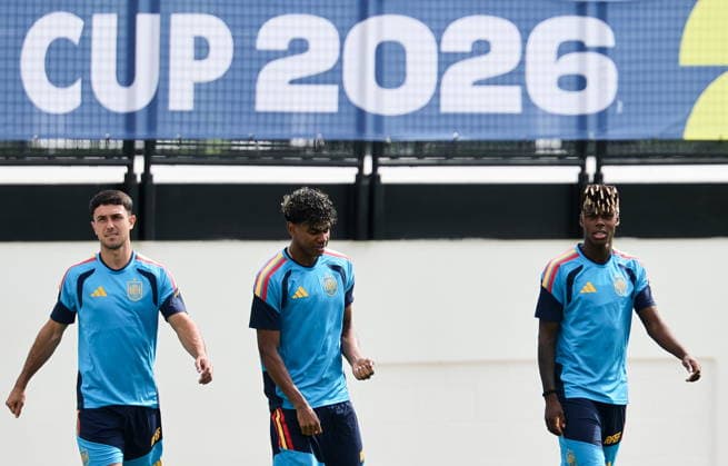 FIFA World Cup, WM, Weltmeisterschaft, Fussball 2026 - Spain training session Spain national soccer player Lamine Yamal (C) attends a training session with the team in Kennesaw, Georgia, USA, 20 June 2026. Spain will face Saudi Arabia on 21 June in a FIFA World Cup 2026 group H match. KENNESAW United States  Copyright: xRONALDxWITTEKx