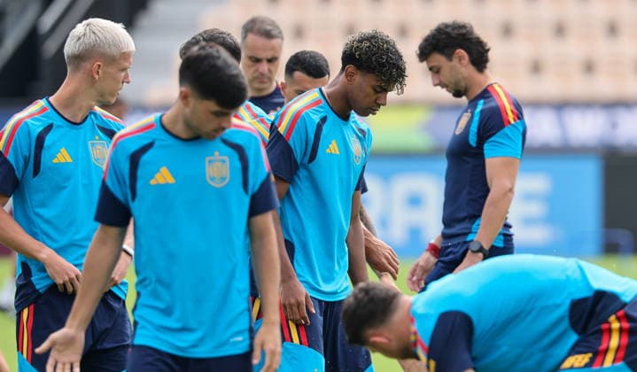 FIFA World Cup, WM, Weltmeisterschaft, Fussball 2026 - Spain training session Spain national soccer player Lamine Yamal (C) attends a training session with the team in Kennesaw, Georgia, USA, 20 June 2026. Spain will face Saudi Arabia on 21 June in a FIFA World Cup 2026 group H match. KENNESAW United States  Copyright: xRONALDxWITTEKx