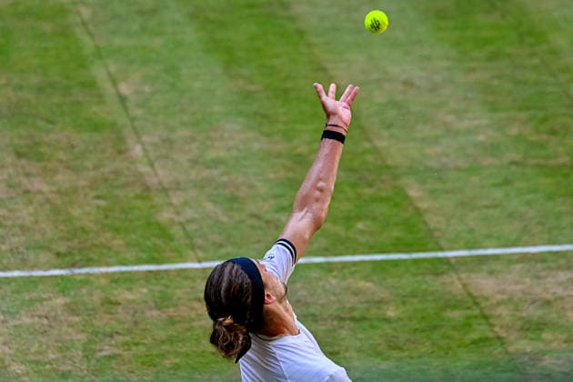 Alexander Zverev (GER) wirft einen Ball zum Aufschlag TERRA WORTMANN Open 2026, Tennis, ATP, Tennis Herren Tennis Herren 500, Turnier, Hauptfeld, Halbfinale, 20.06.2026, TERRA WORTMANN Open 2026, Tennis, ATP, Tennis Herren 500, Turnier, Hauptfeld, Halbfinale, 20.06.2026 Halle *** Alexander Zverev (GER) tosses the ball for his serve at the TERRA WORTMANN Open 2026, Tennis, ATP, Mens 500, Tournament, Main Draw, Semifinals, June 20, 2026, TERRA WORTMANN Open 2026, Tennis, ATP, Men’s 500, Tournament, Main Draw, Semifinals, June 20, 2026, Halle,detected_source_language Copyright: xEibner-Pressefoto RobertxGertzenx EP_RGN