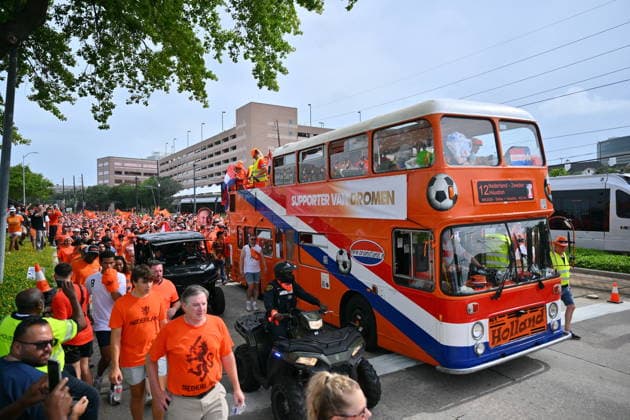 FIFA World Cup, WM, Weltmeisterschaft, Fussball 2026 - Group F - Netherlands vs Sweden Netherlands supporters make their way to the stadium for the FIFA World Cup 2026 group stage match Netherlands against Sweden, in Houston, USA, 20 June 2026. HOUSTON United States  Copyright: xSAMxWASSONx