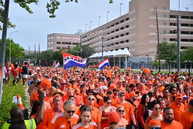 FIFA World Cup, WM, Weltmeisterschaft, Fussball 2026 - Group F - Netherlands vs Sweden Netherlands supporters make their way to the stadium for the FIFA World Cup 2026 group stage match Netherlands against Sweden, in Houston, USA, 20 June 2026. HOUSTON United States  Copyright: xSAMxWASSONx