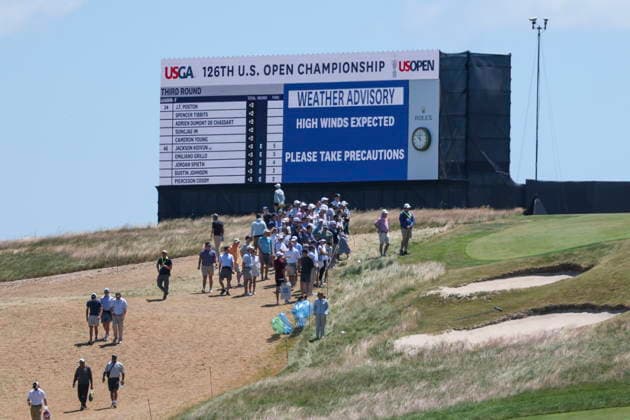 US Open Golf Championship - Round 3 A weather advisory of high winds is displayed on screen during the third round of the 2026 US Open golf tournament at the Shinnecock Hills Golf Club in Southampton, New York, USA, 20 June 2026. SOUTHAMPTON NEW YORK UNITED STATES  Copyright: xSARAHxYENESELx