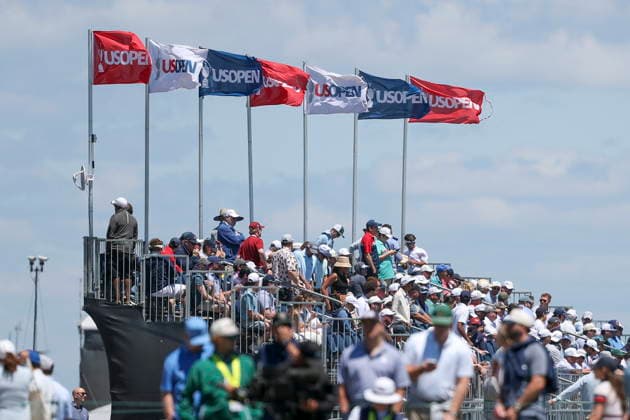 US Open Golf Championship - Round 3 Flags wave in high winds during a weather advisory of high winds in the third round of the 2026 US Open golf tournament at the Shinnecock Hills Golf Club in Southampton, New York, USA, 20 June 2026. SOUTHAMPTON NEW YORK UNITED STATES  Copyright: xSARAHxYENESELx