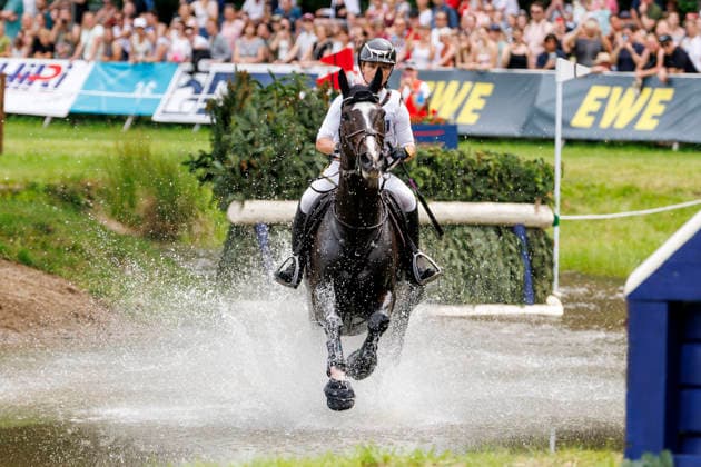 LUHMÜHLEN - Longines Horse Trail 2026, LUHMÜHLEN - Longines Horse Trail 2026 KRAJEWSKI Julia (GER), Tullabeg Platinum CCI4*-S Meßmer Trophy Deutsche Meisterschaft 2026 Gelände Cross Country Luhmühlen, Turniergelände 20. June 2026 - *** LUHMÜHLEN Longines Horse Trail 2026, LUHMÜHLEN Longines Horse Trail 2026 KRAJEWSKI Julia GER, Tullabeg Platinum CCI4 S Meßmer Trophy German Championship 2026 Cross-Country Luhmühlen, Competition Grounds, June 20, 2026,detected_source_language