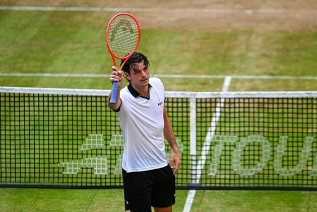 Taylor Fritz (USA) jubelt nach seinem Sieg ueber Alexander Zverev (GER) TERRA WORTMANN Open 2026, Tennis, ATP, Tennis Herren Tennis Herren 500, Turnier, Hauptfeld, Halbfinale, 20.06.2026, TERRA WORTMANN Open 2026, Tennis, ATP, Tennis Herren 500, Turnier, Hauptfeld, Halbfinale, 20.06.2026 Halle *** Taylor Fritz (USA) celebrates after his victory over Alexander Zverev (GER) at the TERRA WORTMANN Open 2026, Tennis, ATP, Mens 500, Tournament, Main Draw, Semifinals, June 20, 2026, TERRA WORTMANN Open 2026, Tennis, ATP, Men’s 500, Tournament, Main Draw, Semifinals, June 20, 2026, Indoor,detected_source_language Copyright: xEibner-Pressefoto RobertxGertzenx EP_RGN