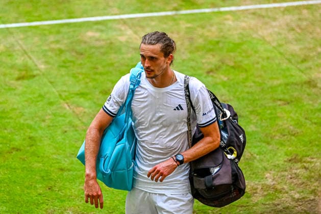 Alexander Zverev (GER) verlaesst das Stadion TERRA WORTMANN Open 2026, Tennis, ATP, Tennis Herren Tennis Herren 500, Turnier, Hauptfeld, Halbfinale, 20.06.2026, TERRA WORTMANN Open 2026, Tennis, ATP, Tennis Herren 500, Turnier, Hauptfeld, Halbfinale, 20.06.2026 Halle *** Alexander Zverev (GER) leaves the stadium at the TERRA WORTMANN Open 2026, Tennis, ATP, Mens 500, Tournament, Main Draw, Semifinals, June 20, 2026, TERRA WORTMANN Open 2026, Tennis, ATP, Mens 500, Tournament, Main Draw, Semifinals, June 20, 2026, Indoor,detected_source_language Copyright: xEibner-Pressefoto RobertxGertzenx EP_RGN