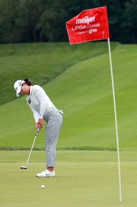 Meijer LPGA, Golf Damen Classic by Simply Give Belmont, MI - JUNE 20: Jin Young Ko of the Republic of Korea putts on the 10th green during the third round of the Meijer LPGA Classic by Simply Give at Blythefield Country Club on June 20, 2026 in Belmont, Michigan. Belmont Michigan United States  Copyright: xAmyxLemusx originalFilename:lemus-meijerlp260620_np2Xb.jpg