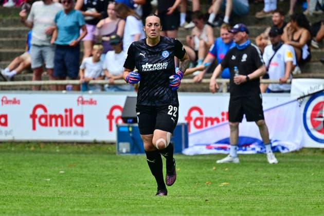 20.06.2026, Fußball, Frauen, Regionalliga, Relagation zur 2. Bundesliga, Saison 2025 2026, Holstein Kiel - 1. FC Köln, Holstein Women Torhüterin Lela Naward Kiel, Holstein-Stadion Waldwiese, VfB Kiel Platz Schleswig-Holstein Deutschland *** June 20, 2026, Soccer, Womens, Regional League, Promotion Relegation to the 2. Bundesliga, 2025–2026 Season, Holstein Kiel vs. 1. FC Köln, Holstein Women’s goalkeeper Lela Naward, Kiel, Holstein Waldwiese Stadium, VfB Kiel Field, Schleswig-Holstein, Germany,detected_source_language