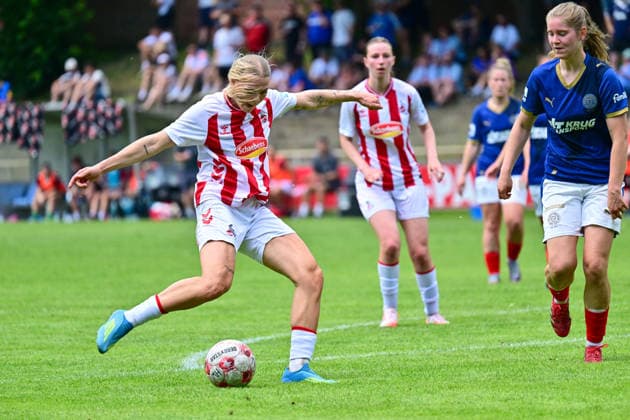20.06.2026, Fußball, Frauen, Regionalliga, Relagation zur 2. Bundesliga, Saison 2025 2026, Holstein Kiel - 1. FC Köln, Holstein Women Julia Schiffarth Kiel, Holstein-Stadion Waldwiese, VfB Kiel Platz Schleswig-Holstein Deutschland *** June 20, 2026, Soccer, Womens, Regional League, Promotion Relegation to the 2. Bundesliga, 2025–2026 Season, Holstein Kiel vs. 1. FC Köln, Holstein Womens Team (Julia Schiffarth), Kiel, Holstein Waldwiese Stadium, VfB Kiel Field, Schleswig-Holstein, Germany,detected_source_language