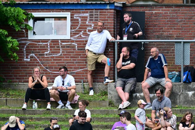20.06.2026, Fußball, Frauen, Regionalliga, Relagation zur 2. Bundesliga, Saison 2025 2026, Holstein Kiel - 1. FC Köln, Holstein Women Präsident Steffen Schneekloth (Kiel) undter den Zuschauern Kiel, Holstein-Stadion Waldwiese, VfB Kiel Platz Schleswig-Holstein Deutschland *** June 20, 2026, Soccer, Womens, Regional League, Promotion Relegation to the 2. Bundesliga, 2025–2026 Season, Holstein Kiel 1 FC Köln, Holstein Women President Steffen Schneekloth, Kiel (among the spectators), Holstein Waldwiese Stadium, VfB Kiel Field, Schleswig-Holstein, Germany,detected_source_language