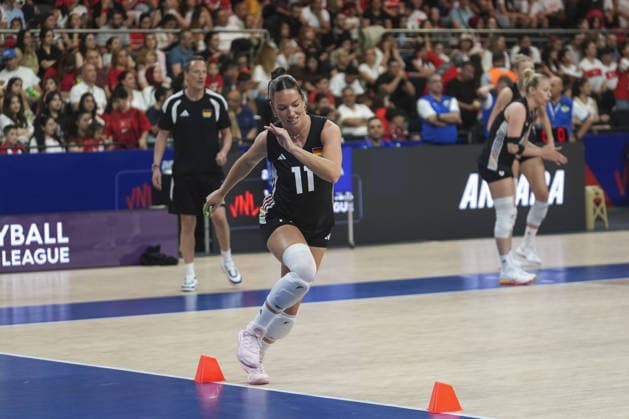 Turkiye v Germany - FIVB Women s Volleyball Nations League ANKARA, TURKIYE - JUNE 20: Players of Germany national volleyball team warm up on the court before the 2026 FIVB Volleyball Nations League (VNL) Pool 2 match between Turkiye and Germany at Ankara Sports Hall in Ankara, Turkiye on June 20, 2026. Dilara Irem Sancar Anadolu Ankara Turkey. Editorial use only. Please get in touch for any other usage.  Copyright: x2026xAnadoluxDilaraxIremxSancarx
