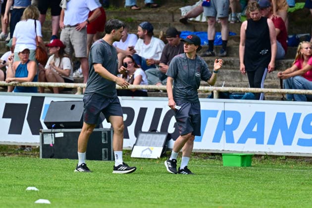 20.06.2026, Fußball, Frauen, Regionalliga, Relagation zur 2. Bundesliga, Saison 2025 2026, Holstein Kiel - 1. FC Köln, Holstein Women Trainerin Verena Hagedorn mit Co-Trainer Kiel, Holstein-Stadion Waldwiese, VfB Kiel Platz Schleswig-Holstein Deutschland *** June 20, 2026, Soccer, Womens, Regional League, Promotion Relegation to the 2. Bundesliga, 2025–2026 Season, Holstein Kiel 1 FC Köln, Holstein Women Head Coach Verena Hagedorn with Assistant Coach Kiel, Holstein Waldwiese Stadium, VfB Kiel Field, Schleswig-Holstein, Germany,detected_source_language