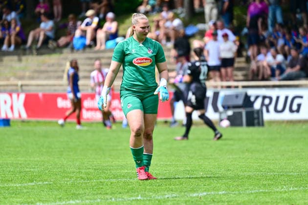 20.06.2026, Fußball, Frauen, Regionalliga, Relagation zur 2. Bundesliga, Saison 2025 2026, Holstein Kiel - 1. FC Köln, Holstein Women Torhüterin Anika Dübel (Köln) Kiel, Holstein-Stadion Waldwiese, VfB Kiel Platz Schleswig-Holstein Deutschland *** June 20, 2026, Soccer, Womens, Regional League, Promotion Relegation to the 2. Bundesliga, 2025–2026 Season, Holstein Kiel vs. 1. FC Köln, Holstein Women’s goalkeeper Anika Dübel, Cologne vs. Kiel, Holstein Waldwiese Stadium, VfB Kiel, Schleswig-Holstein, Germany,detected_source_language