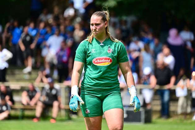 20.06.2026, Fußball, Frauen, Regionalliga, Relagation zur 2. Bundesliga, Saison 2025 2026, Holstein Kiel - 1. FC Köln, Holstein Women Torhüterin Anika Dübel (Köln) Kiel, Holstein-Stadion Waldwiese, VfB Kiel Platz Schleswig-Holstein Deutschland *** June 20, 2026, Soccer, Womens, Regional League, Promotion Relegation to the 2. Bundesliga, 2025–2026 Season, Holstein Kiel vs. 1. FC Köln, Holstein Women’s goalkeeper Anika Dübel, Cologne vs. Kiel, Holstein Waldwiese Stadium, VfB Kiel Stadium, Schleswig-Holstein, Germany,detected_source_language