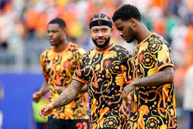 Memphis Depay (Netherlands) looks on during the FIFA World Cup, WM, Weltmeisterschaft, Fussball 2026 Group F match between Netherlands and Sweden at Houston Stadium on June 20, 2026 in Houston, United States. (Photo by Torbjorn Tande DeFodi Images) - *** Memphis Depay of the Netherlands looks on during the 2026 FIFA World Cup Group F match between the Netherlands and Sweden at Houston Stadium on June 20, 2026, in Houston, United States. Photo by Torbjorn Tande, DeFodi Images,detected_source_language