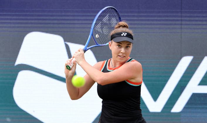 Linda Noskova (CZE) Aktion Oberkörper VANDA Pharmaceuticals Berlin Tennis Open Damen 20.06.2026 *** Linda Noskova CZE Upper Body Workout VANDA Pharmaceuticals Berlin Tennis Open Womens 20 06 2026,detected_source_language