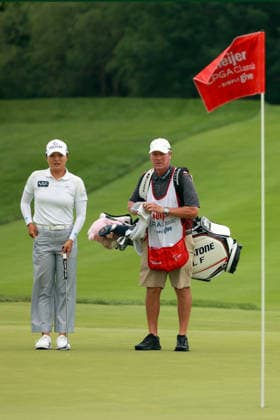 Meijer LPGA, Golf Damen Classic by Simply Give Belmont, MI - JUNE 20: Jin Young Ko of the Republic of Korea looks over the 10th green with her caddie during the third round of the Meijer LPGA Classic by Simply Give at Blythefield Country Club on June 20, 2026 in Belmont, Michigan. Belmont Michigan United States  Copyright: xAmyxLemusx originalFilename:lemus-meijerlp260620_npvHy.jpg