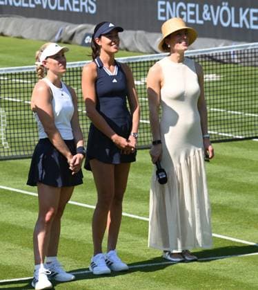 20.06.2026 xhpx Bad Homburg, Kurpark Tennisturnier der Kategorie WTA, Tennis Damen 500 der WTA Tour Bad Homburg Open 2026 Abschiedsmatch Angelique Kerber gegen Freundin Ana Ivanovic Bild zeigt: Angelique Kerber und Freundin Ana Ivanovic, Ex-Profi Andrea Petkovic, *** June 20, 2026 xhpx Bad Homburg, Kurpark WTA 500-category tennis tournament on the WTA Tour