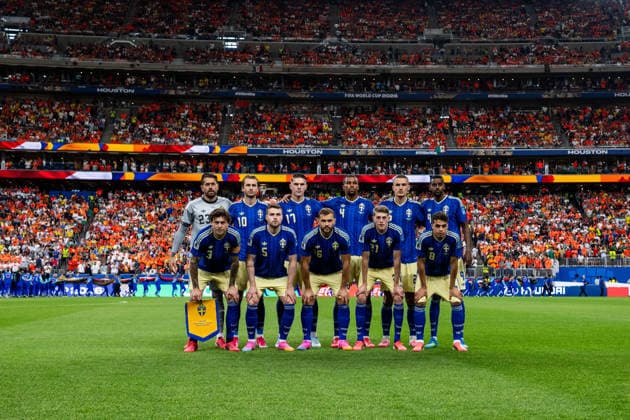 260620 The starting eleven of Sweden pose for a team photo. From top left: goalkeeper Kristoffer Nordfeldt, Benjamin Nygren, Viktor Gyökeres, Isak Hien, Gustaf Lagerbielke, Alexander Isak, Victor Nilsson Lindelöf, Gabriel Gudmundsson, Jesper Karlström, Alexander Bernhardsson and Yasin Ayari ahead of the FIFA World Cup, WM, Weltmeisterschaft, Fussball 2026 football match between Netherlands and Sweden on June 20, 2026 in Houston. Photo: Ludvig Thunman BILDBYRAN kod LT PA1246 bbeng fotboll football soccer fotball vm fotbolls-vm fotball-vm fotbolls-vm 2026 fifa world cup 2026 sverige sweden sverige a netherlands nederländerna *** June 26, 2020  Copyright: LUDVIGxTHUNMAN BB260620LT013