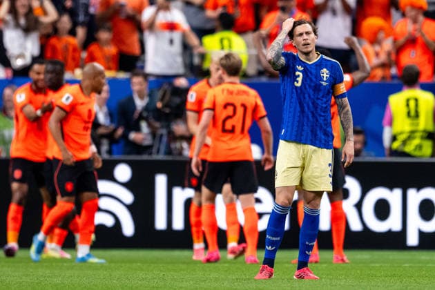 260620 Victor Nilsson Lindelöf of Sweden looks dejected after 1-0 during the FIFA World Cup, WM, Weltmeisterschaft, Fussball 2026 football match between Netherlands and Sweden on June 20, 2026 in Houston. Photo: Petter Arvidson BILDBYRAN kod PA PA1246 bbeng fotboll football soccer fotball vm fotbolls-vm fotball-vm fotbolls-vm 2026 fifa world cup 2026 sverige sweden sverige a netherlands nederländerna depp *** June 20, 2026  Copyright: PETTERxARVIDSON BB260620PA074