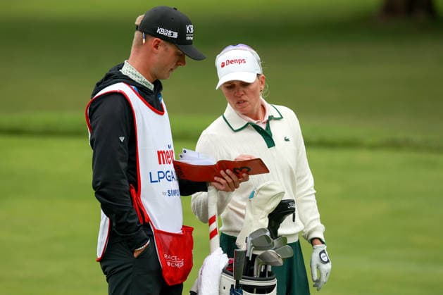 Meijer LPGA, Golf Damen Classic by Simply Give Belmont, MI - JUNE 20: Nanna Koerstz Madsen of Denmark looks over notes with her caddie on the 8th fairway during the third round of the Meijer LPGA Classic by Simply Give at Blythefield Country Club on June 20, 2026 in Belmont, Michigan. Belmont Michigan United States  Copyright: xAmyxLemusx originalFilename:lemus-meijerlp260620_npbXm.jpg
