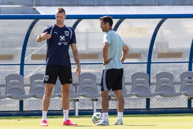 SOCCER - FIFA World Cup, WM, Weltmeisterschaft, Fussball 2026, preview SANTA BARBARA,CALIFORNIA,USA,20.JUN.26 - SOCCER - FIFA World Cup 2026, USA, Mexico, Canada, preview, Oesterreichischer Fussball-Bund, training team AUT. Image shows Sasa Kalajdzic and assistant coach Stefan Oesen (AUT).  GEPAxpictures xArminxRauthner